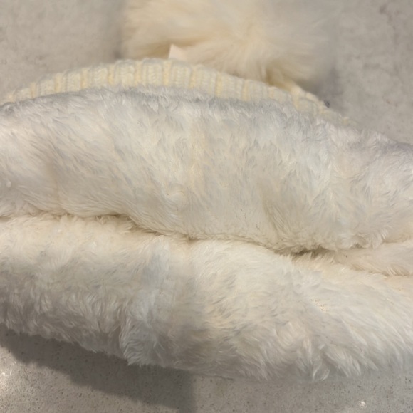 Ugg white rhinestone hat new - Picture 4 of 4